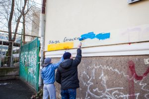 Граффити-реклама спайсов «добралась» до узбекской столицы