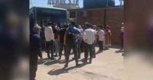 Автобус сбил двух пешеходов на обочине в Ташкенте