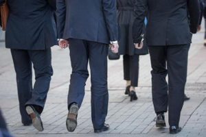 Сотни управленцев сокращают в министерствах и ведомствах Узбекистана  