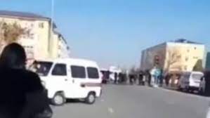 Пенсионеры перекрыли дорогу в Нукусе