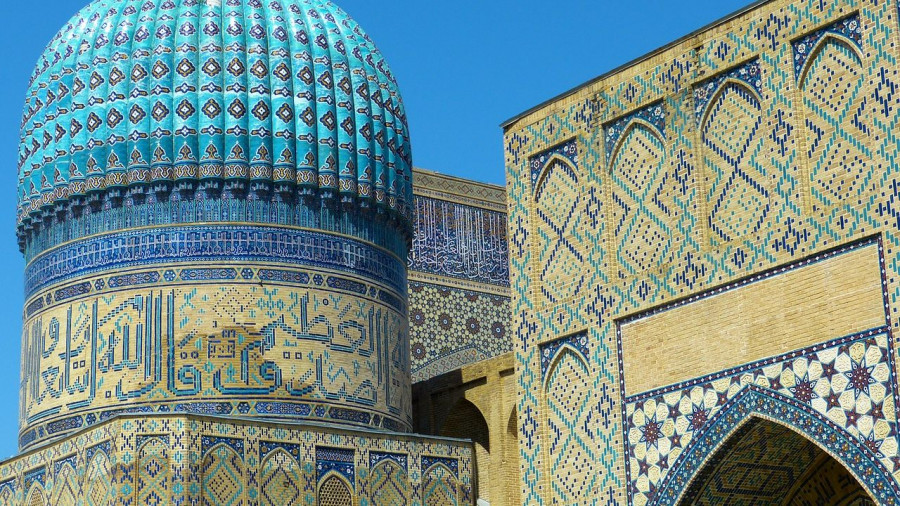 Кто заказал свиные головы у мечетей