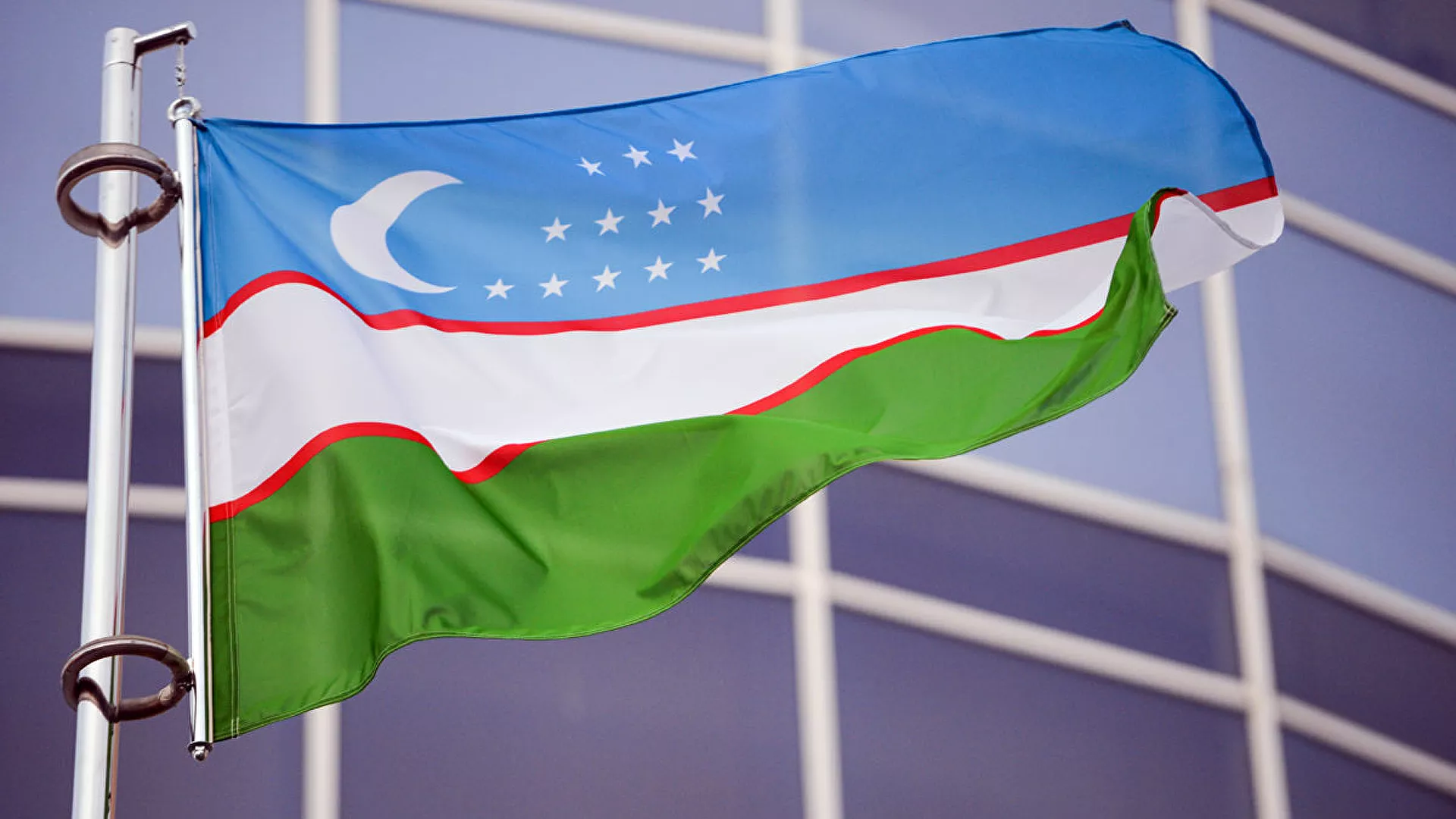 Мирзиеев пообещал «дать свободу» узбекскому флагу
