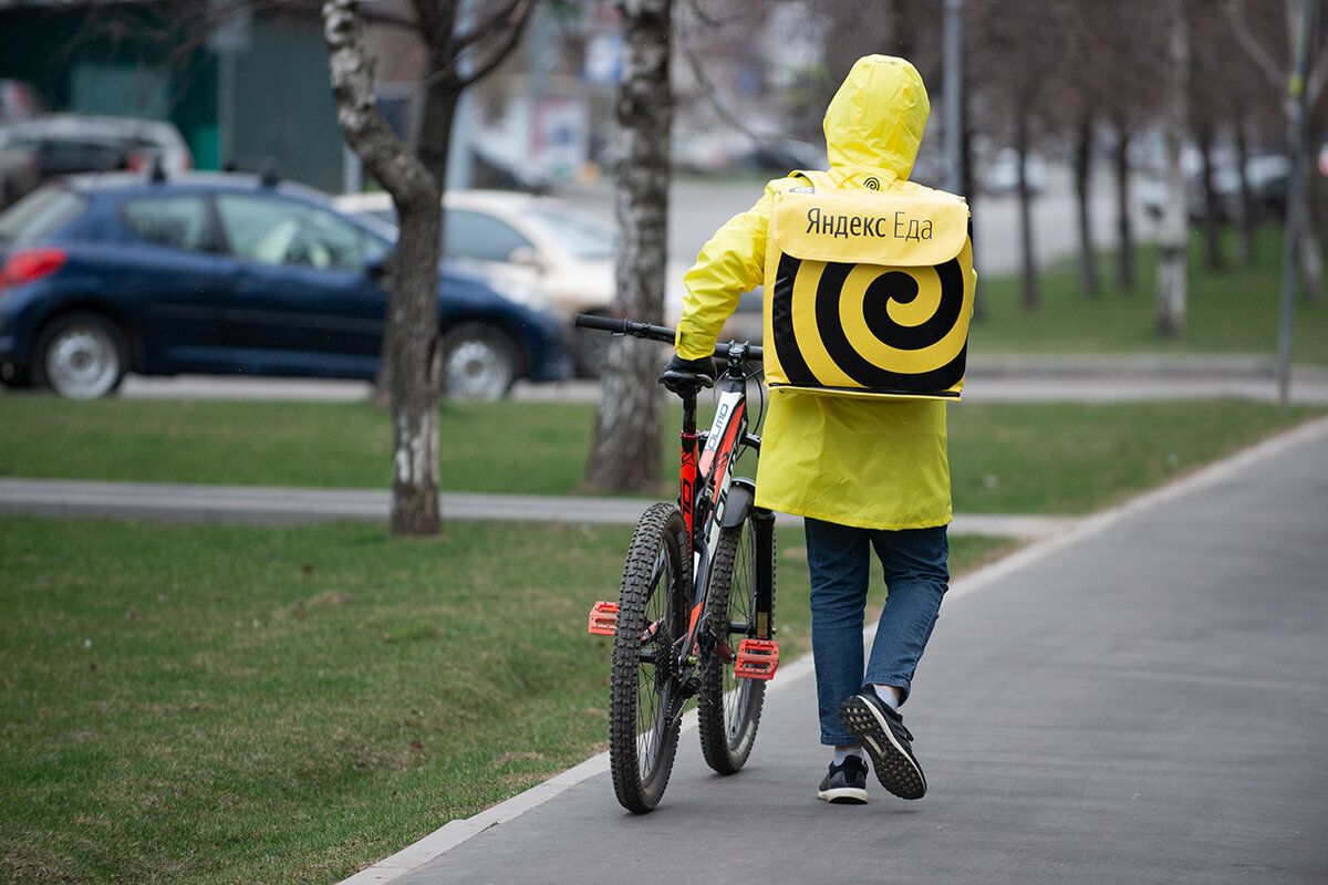 Зарплата курьера в России подскочила до $ 3000