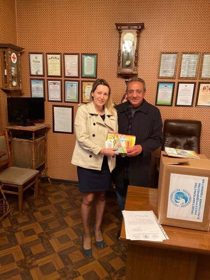 Книжки на русском подарили самаркандской детворе