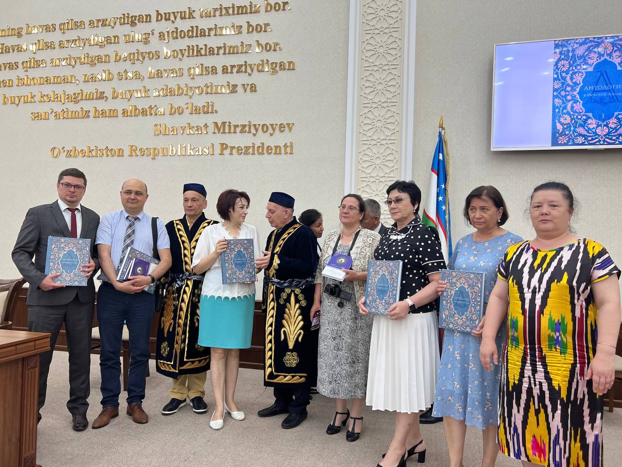 Русский дом презентовал «Антологию узбекской поэзии»