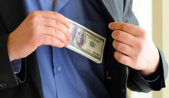 При получении взятки в $ 18 000  задержан сотрудник хокимията Зангиаты