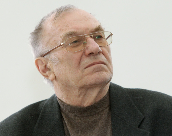 Самый русский поэт отмечает 90-летие