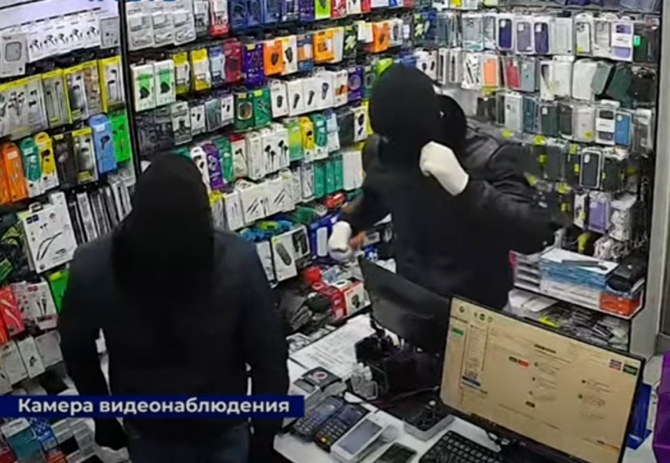 Налет на ташкентский магазин совершили молодчики в черных масках