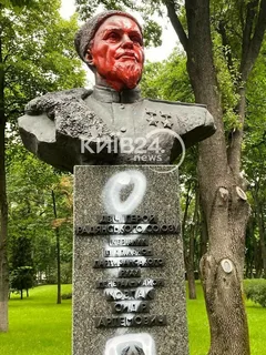 Зеленский решил снести все памятники героям Великой Отечественной войны.