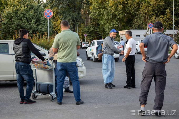 В Ташкентский аэропорт вернулись «бомбилы» и бедлам