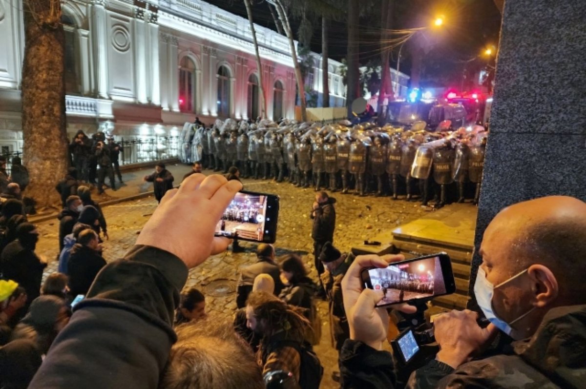 За что свергают грузинское правительство