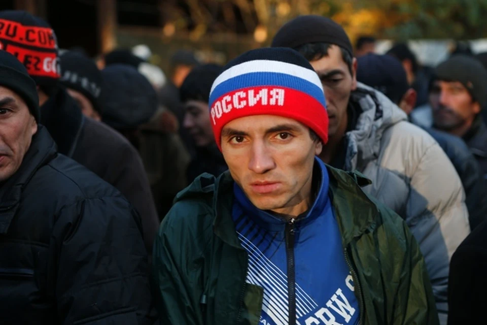 Паспорта РФ продавали по 500 000 рублей.