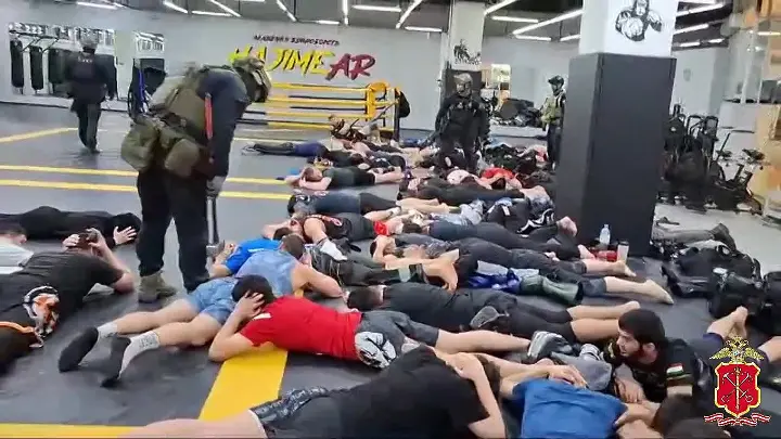 Зачем мигрантам бойцовские клубы