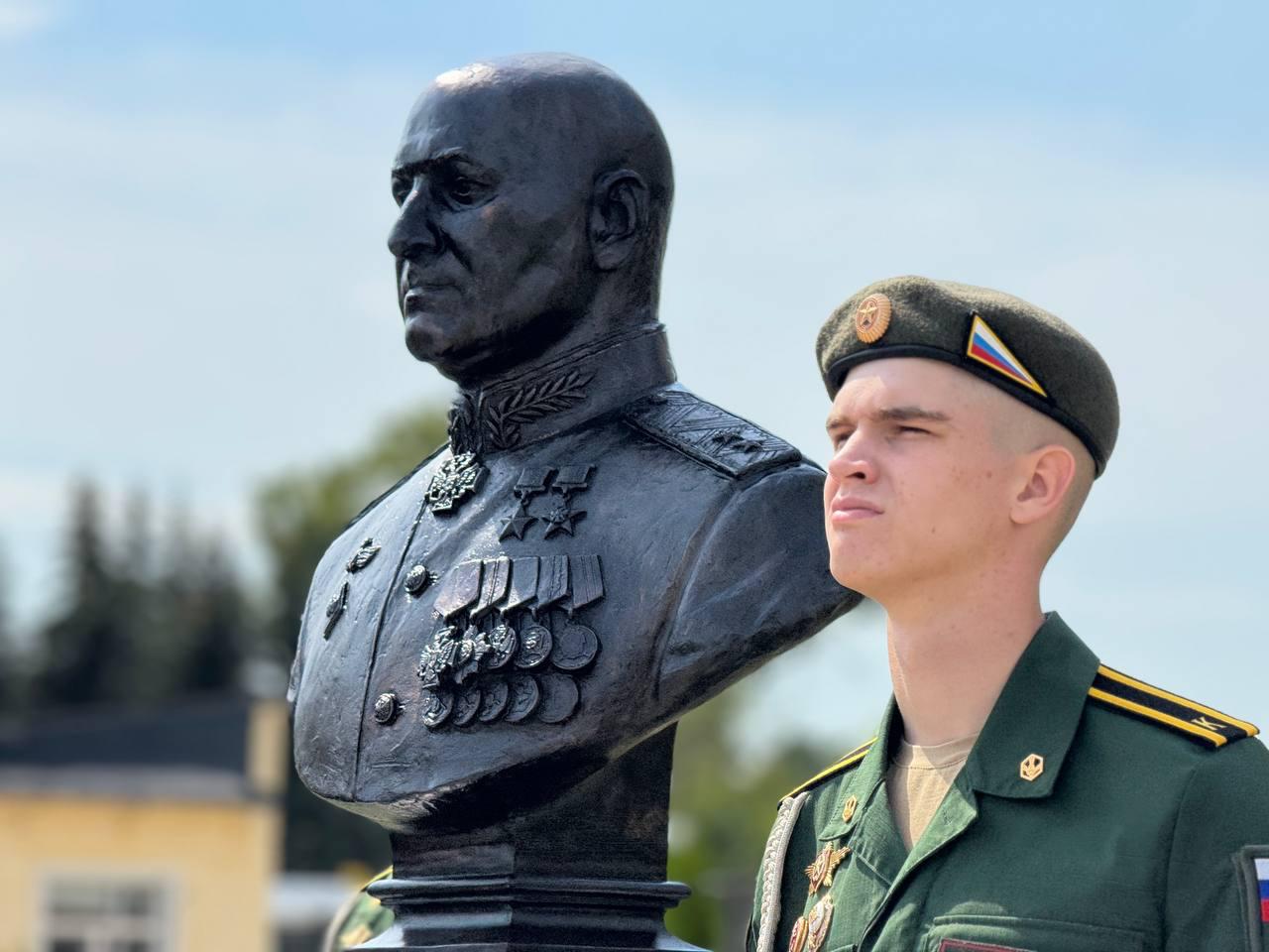 Двух узбеков арестовали за убийство русского генерала.