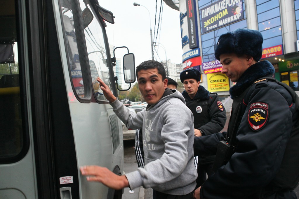 Мигрантов в Москве отследят в режиме онлайн.