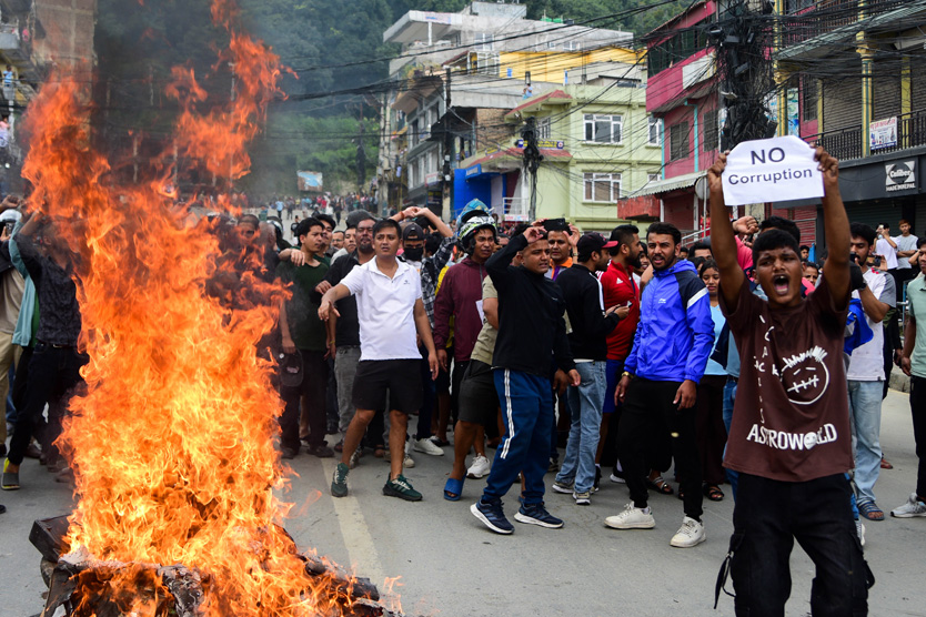 Кто проплатил погромы в Непале