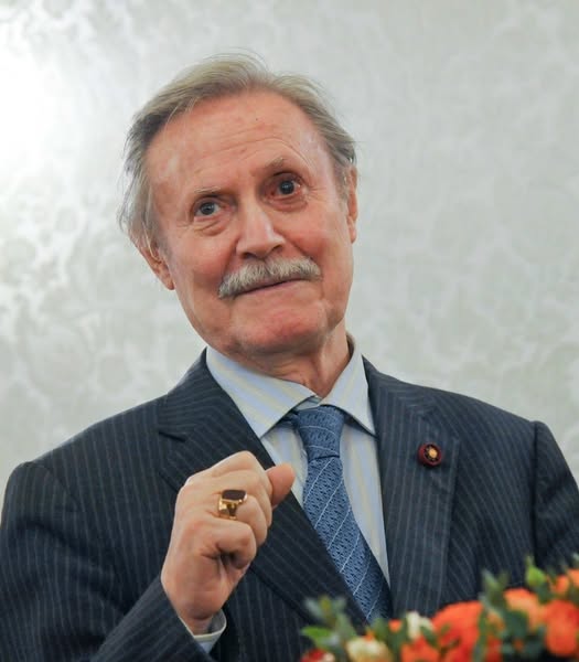 Все начинается со школьного звонка