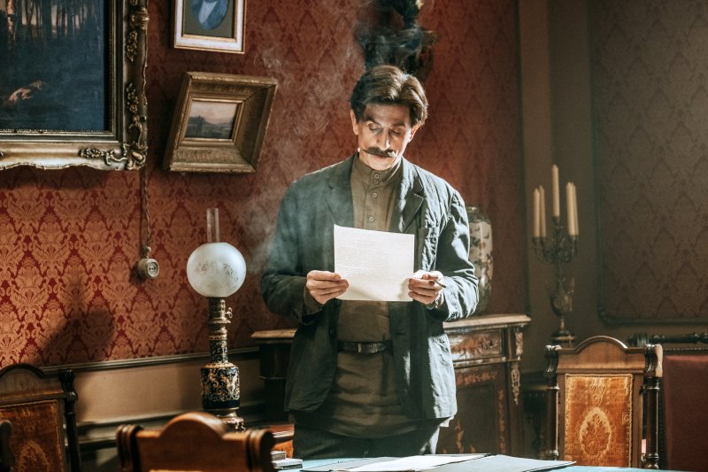 Революция по версии Андрея Кончаловского