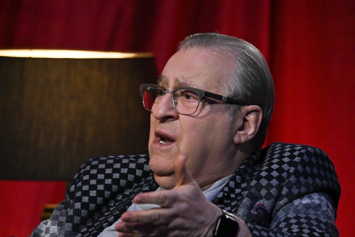 Хазанов делает России ручкой