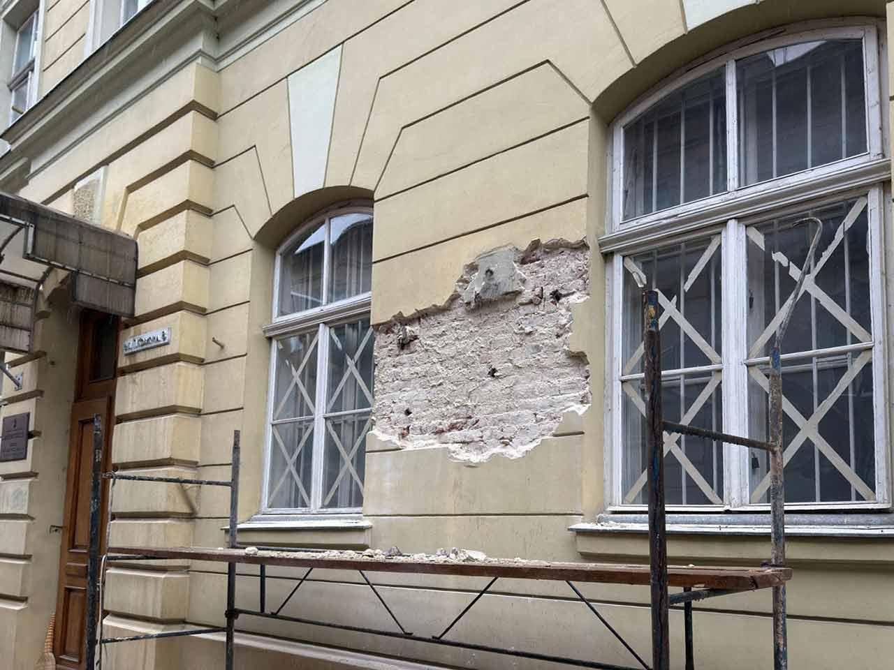 Львовские власти убрали мемориальную доску украинского  кинорежиссера