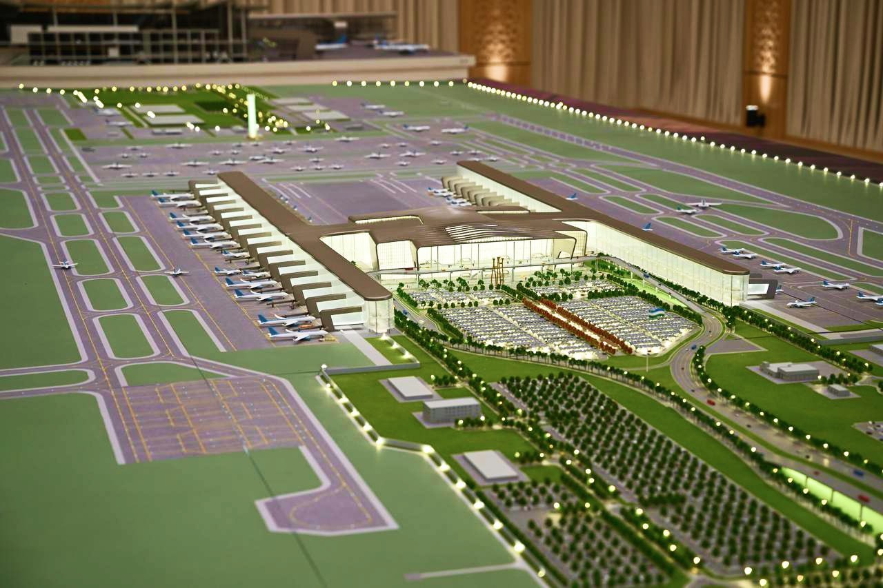 Мирзиеев заложил капсулу в фундамент международного аэропорта «Новый Ташкент»