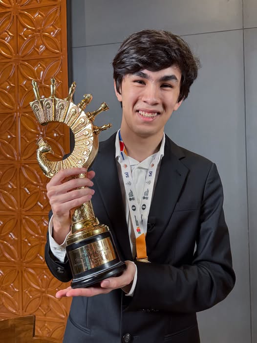 Жавохир Синдаров одолел Магнуса Карлсена на турнире в ЮАР