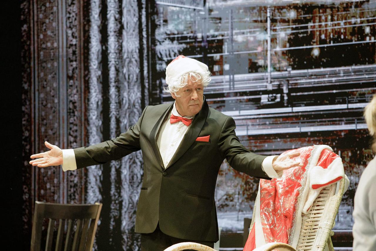 Публика смела билеты на "сидельца"  Ефремова