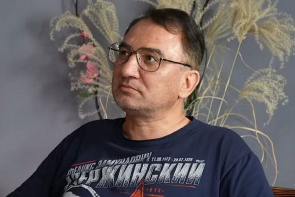 Блогера Азиза Хакимова переведут на "зону"