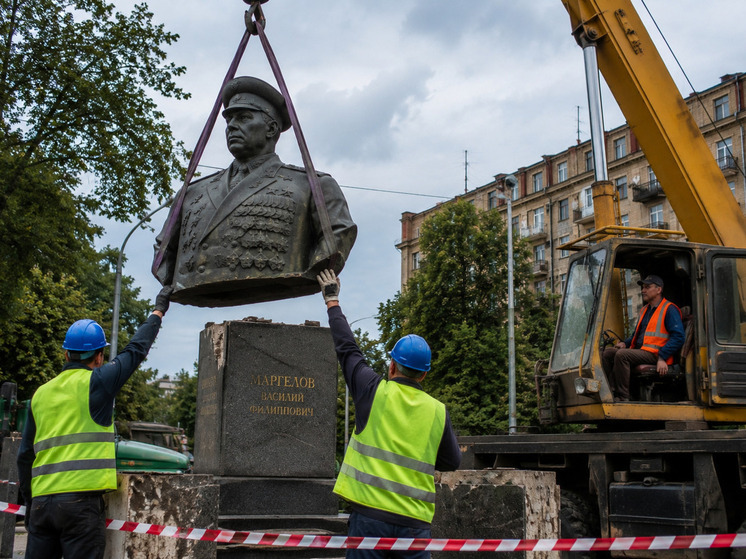 В Днепре снесли памятник легендарному Василию Маргелову