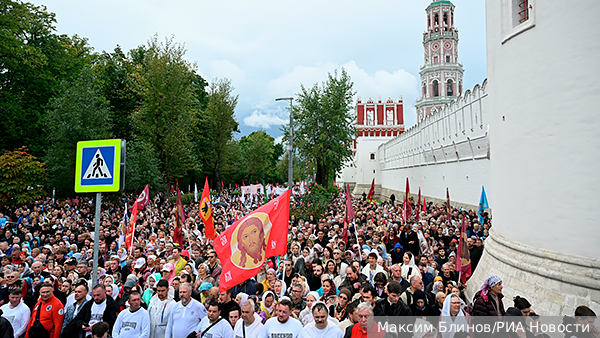 Возрождаясь от коммунистического угара