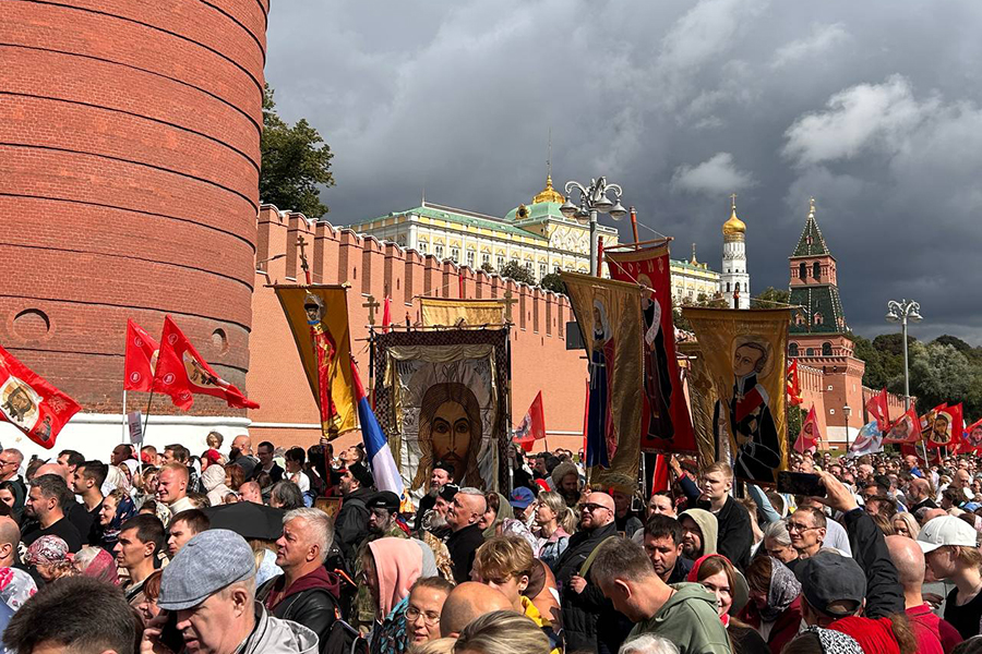 Возрождаясь от коммунистического угара